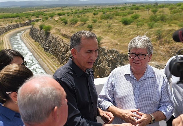 João Azevêdo destaca importância na segurança hídrica da Paraíba durante visita às obras do Canal Acauã-Araçagi com ministro Waldez Góes