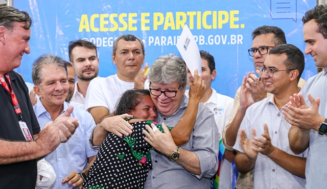 João Azevêdo entrega benefícios no valor de R$ 37 milhões e e ouve novas demandas da população durante audiência do ODE em Santa Luzia