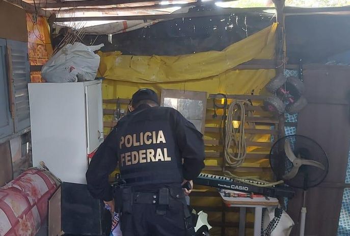 PF recolhe materiais em busca de provas sobre ataque a ônibus em João Pessoa
