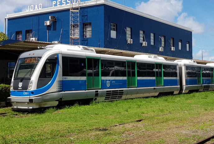 Mulher passa mal em trem e descobre gravidez ao dar à luz em estação na PB