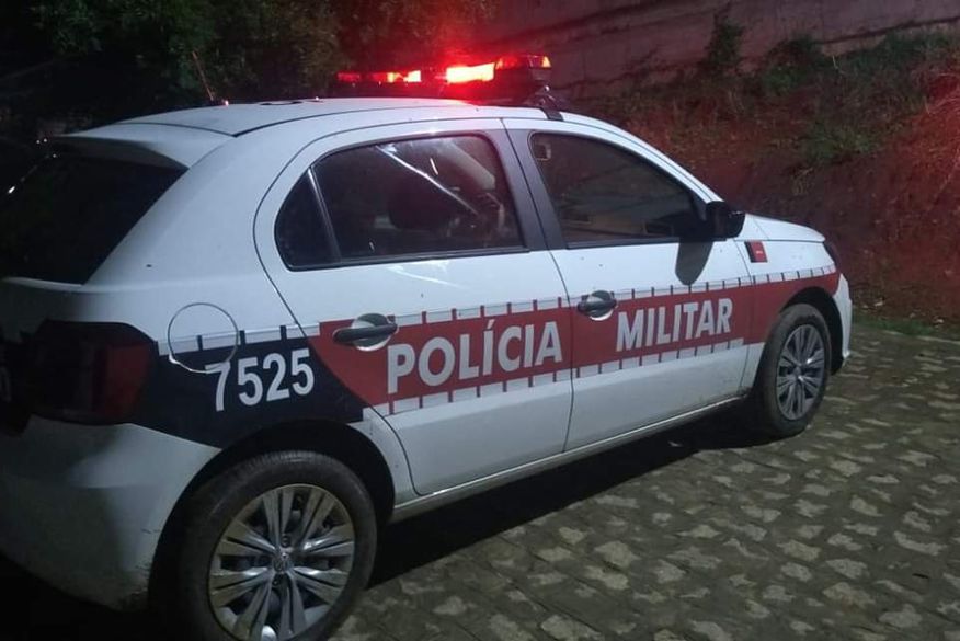 Família é feita refém dentro de casa em João Pessoa e criminosos roubam feira, caixa de som, TV e moto