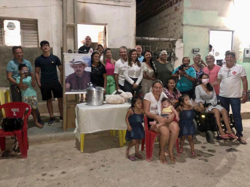 Programa de pavimentação: moradora comemora entrega de calçamento no Jardim Bela Vista