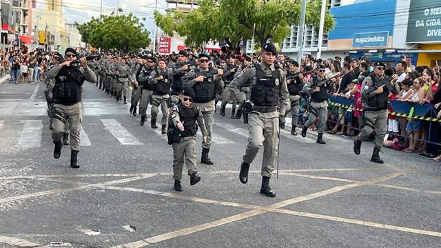 Polícia Militar brilha no desfile cívico militar no Dia da Independência em Patos
