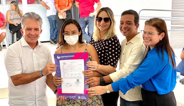 Prefeitura de Patos e Governo do Estado inauguram Centro de Comercialização Calçadista e assinam linhas de crédito do Empreender