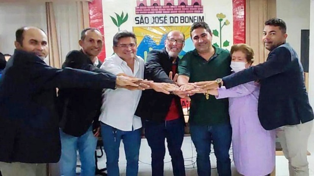Vereadores de Oposição de São José do Bonfim pedem cassação de Prefeito por ter pago Piso Salarial a Professores