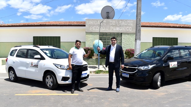 Prefeito de São José do Bonfim entrega veículos para Secretarias de Saúde e Assistência Social do município