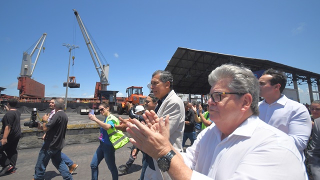 João Azevêdo entrega dragagem, armazéns e implanta projeto Porto Cidade com ações de inclusão social em Cabedelo