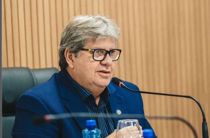 João Azevêdo anuncia ampliação para 2 mil vagas no concurso da Educação 