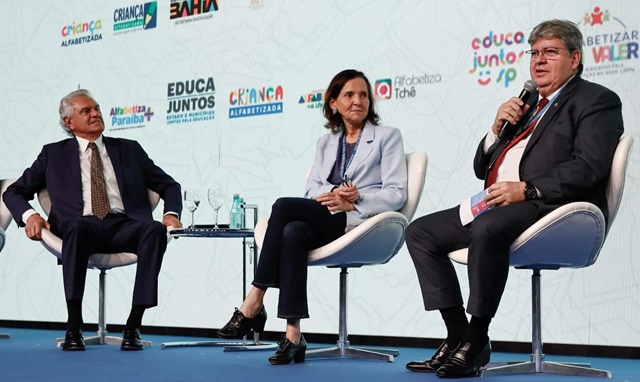 Em Brasília, João Azevêdo destaca programas educacionais implantados, valorização dos professores e infraestrutura escolar em Seminário Nacional pela Alfabetização