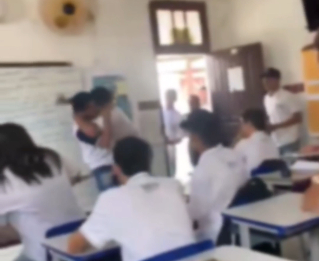 Professor e aluno saem no tapa dentro de sala de aula, em Conceição