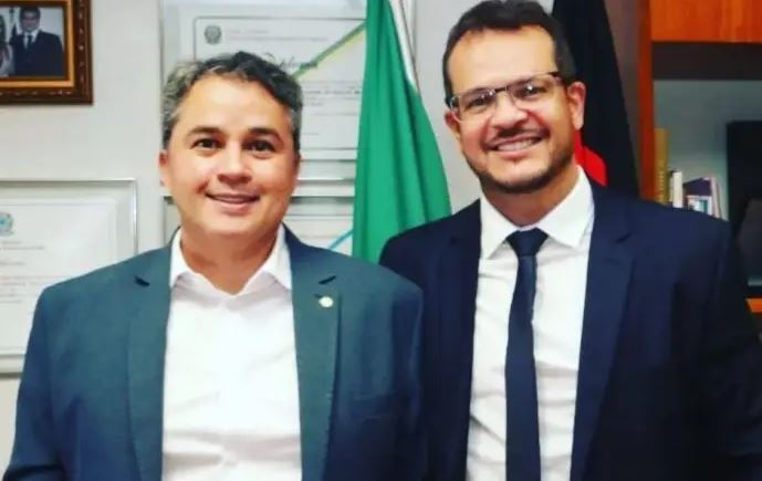 Efraim Filho comemora inauguração de escola municipal em Várzea