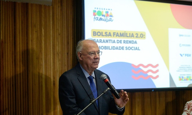 Três milhões de inscritos no Bolsa Família deixaram a pobreza em 2023 