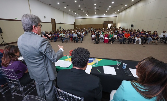João Azevêdo participa de abertura da 14ª Conferência Estadual de Assistência Social e destaca políticas de inclusão