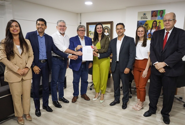 João Azevêdo assina convênio entre Jucep e Sebrae para fortalecer ambiente de negócio na Paraíba