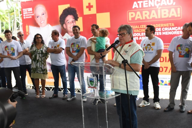 João Azevêdo abre Campanha de Multivacinação e entrega unidade móvel ao Hemocentro para coleta de sangue