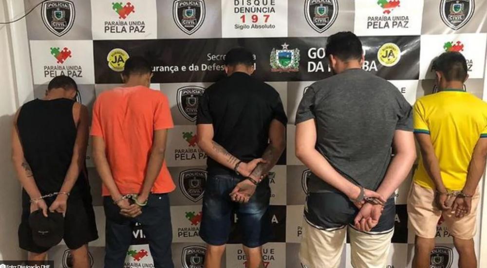Vídeo: Delegacia de Homicídios e Entorpecente (DHE) prende cinco pessoas na noite deste sábado (03) na cidade de Patos