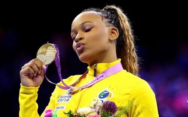Rebeca Andrade supera Simone Biles e é bicampeã mundial do salto na Bélgica
