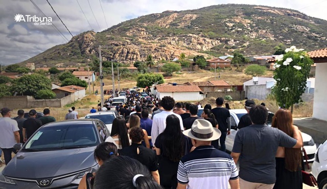 Corpo do jovem Ithalo Monteiro é sepultado sob forte comoção em Catingueira 