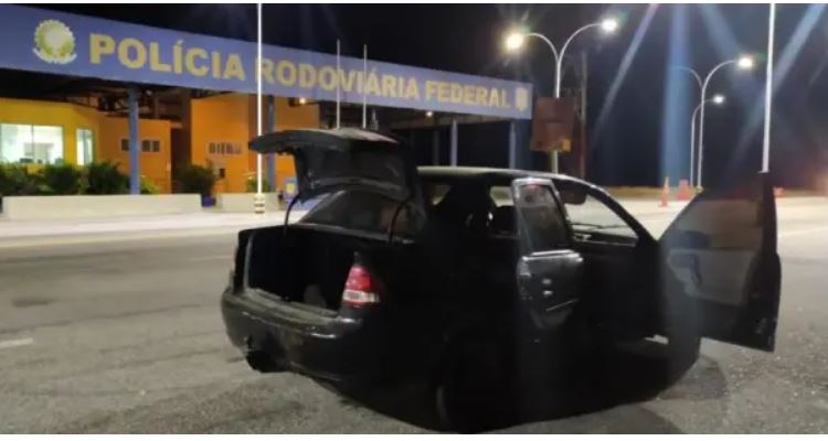PRF recupera, em São Mamede, veículo roubado de motorista de aplicativo em João Pessoa