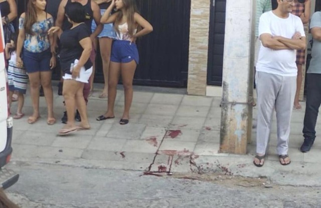 Mulher é assassinada a facadas e marido é suspeito do crime, na Paraíba