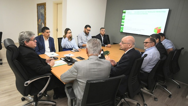 João Azevêdo discute uso de bioenergias com setor sucroalcooleiro da Paraíba