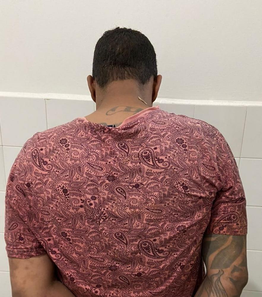 Polícia Militar prende homem, um ex-presidiário, suspeito de estuprar a própria filha de 5 anos, em Teixeira