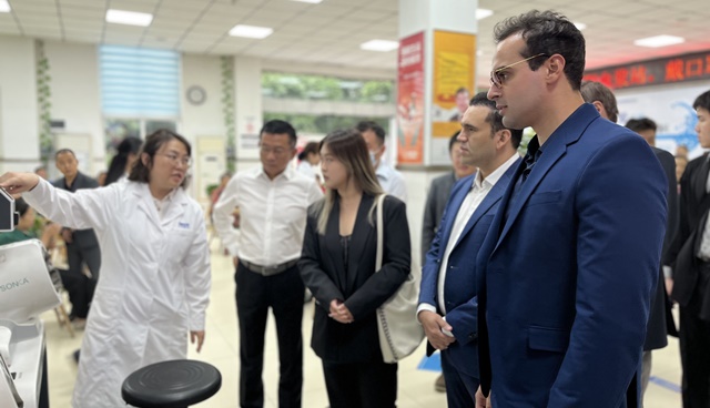 Na China, Lucas Ribeiro articula acordos comerciais com grupos farmacêuticos