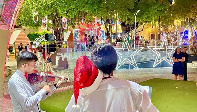 Com apresentação do Duo Eruditos, o Natal da Gente tem segunda noite encantada na praça Edvaldo Mota