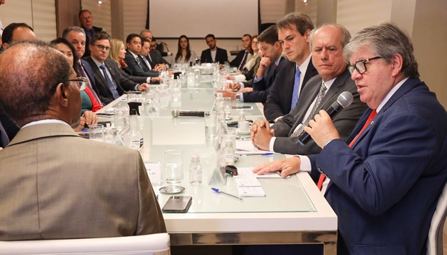 João Azevêdo participa de solenidade no TJPB para implantação de serviços de cooperação técnica na área da Saúde