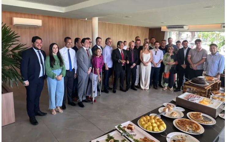 Branco e Galdino reúnem 27 deputados durante café da manhã em João Pessoa