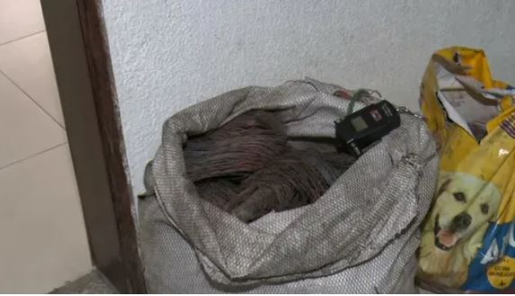 Homem é preso em flagrante ao tentar vender 100 kg de fios de cobre furtados à sucata