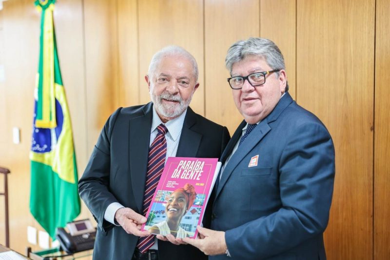  Ao lado de João, Lula lança programa de R$ 1,7 bilhão para famílias nordestinas