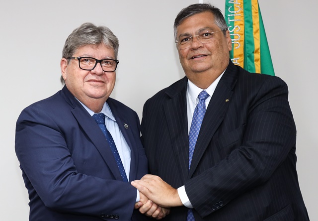 João Azevêdo assegura implantação de serviço aeromédico da PRF e doação de helicóptero para reforço na segurança e saúde, em reunião com Flávio Dino