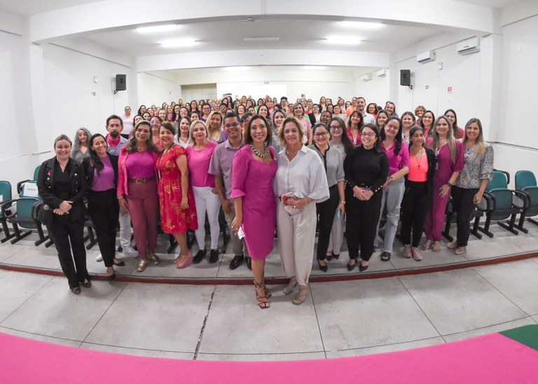Governo estadual promove palestra sobre câncer de mama para servidoras da Educação
