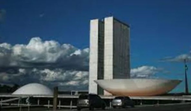 PEC da Transição passa na CCJ e deverá ser votada nesta quarta no plenário no Senado