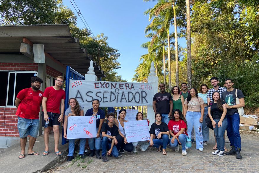 Estudantes da UFPB denunciam professor por assédio e fazem protesto em Areia para pedir exoneração