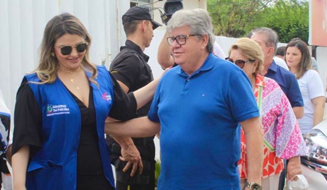 Brenna Nóbrega - Diretora Administrativa do Hospital Regional de Patos é cotada para disputar uma vaga na Câmara Municipal de Patos