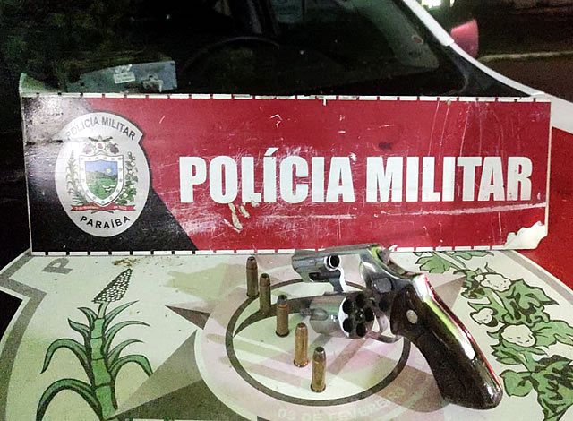 Polícia Militar apreende revólver durante abordagem em pizzaria, no sertão da PB