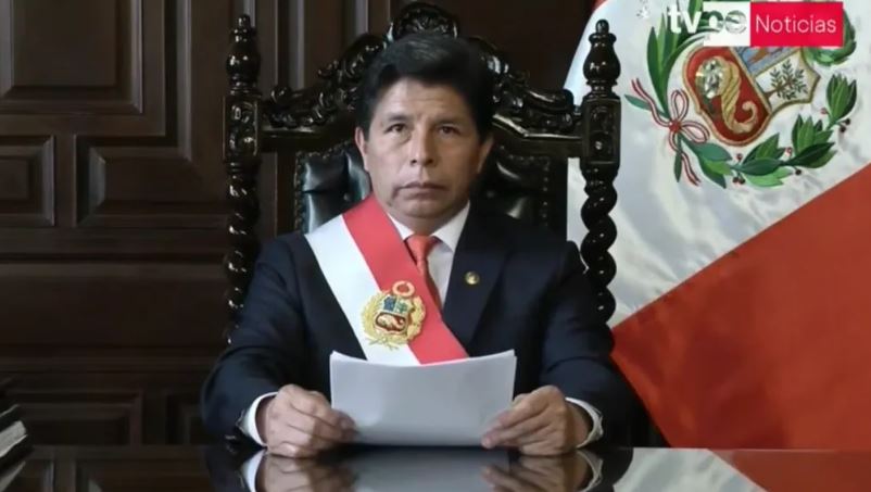  Presidente do Peru é destituído e preso após tentar dissolver Congresso