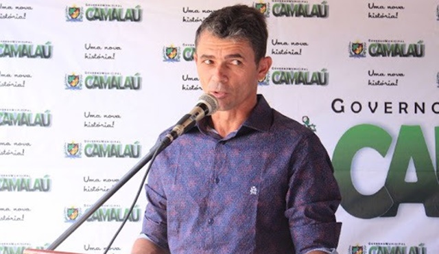 Afastado há três anos do cargo, prefeito da PB já recebeu quase R$ 500 mil em salários