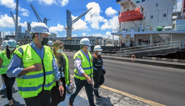 João Azevêdo acompanha obras da dragagem do Porto de Cabedelo e destaca importância do investimento para a economia da Paraíba