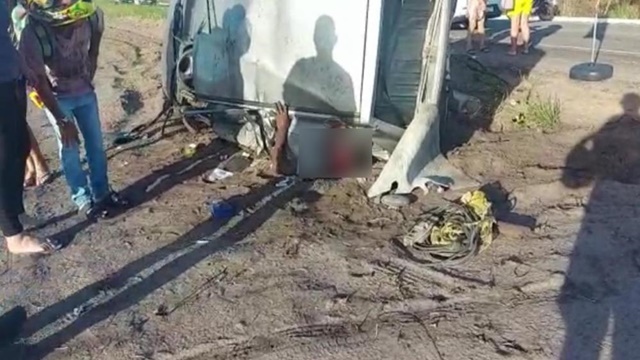 Após capotar carro e ficar preso às ferragens, servidor público, morre na tarde desta terça-feira (6) na paraíba 