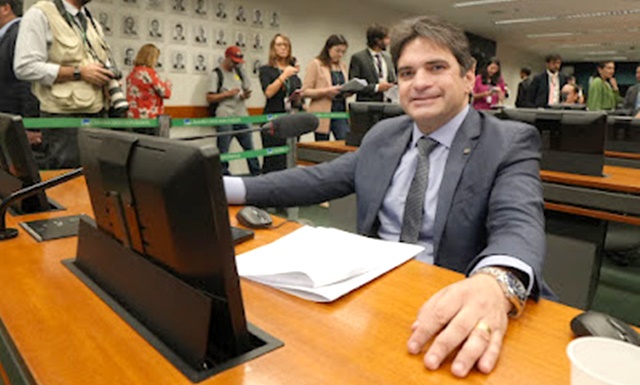 Deputado Murilo Galdino apresenta requerimento para visita de avaliação a obra paralisada da Adutora do Pajeú