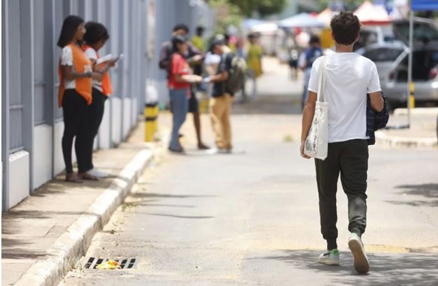 Polícia Federal intensifica monitoramento do Enem no 2º dia de prova