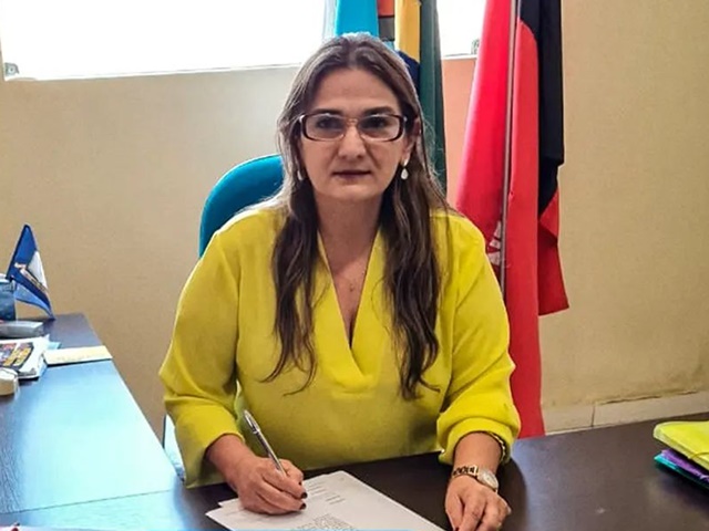 “Politicagem pequena e rasa” Escreveu a Prefeita Joana Sabino ao criticar a não aprovação de crédito especial para pagamento do piso da enfermagem pelos vereadores de oposição de Olho D´água