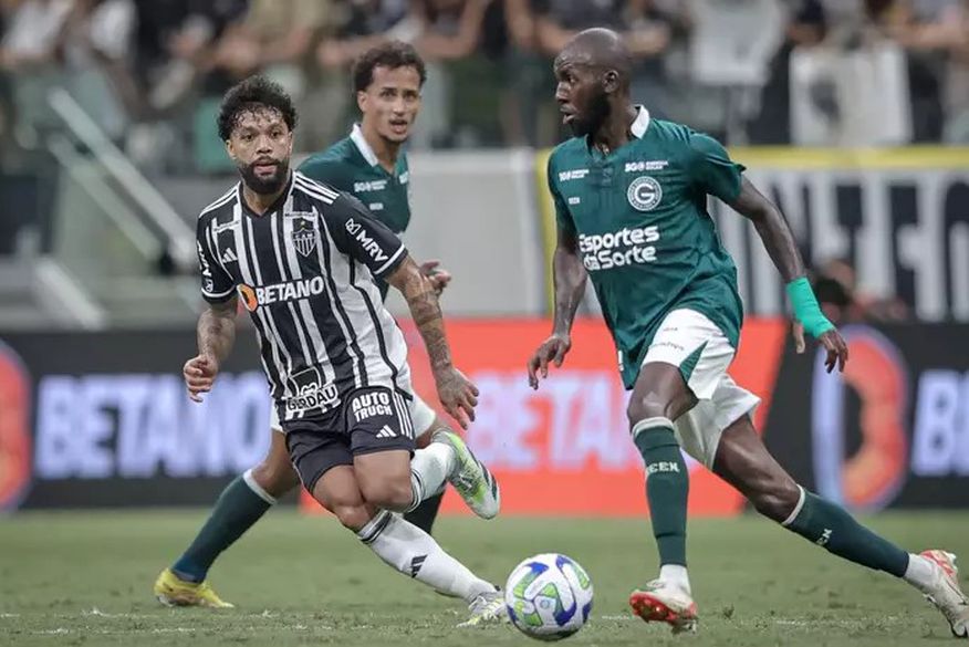Atlético-MG vence Goiás e se aproxima do G4 do Brasileirão