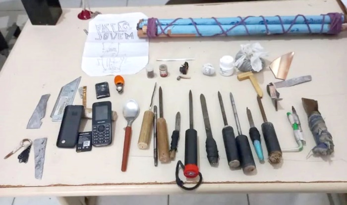 Vídeo | Em operação de segurança, agentes apreendem material de uso ilícito na cadeia de Itaporanga