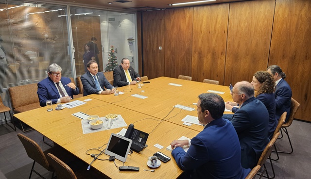 João Azevêdo dialoga sobre projetos de mobilidade urbana e investimentos em saneamento com a Agência Francesa de Desenvolvimento