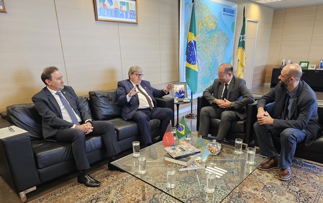 João Azevêdo pleiteia início das obras do terceiro lote do canal Acauã-Araçagi no Ministério da Integração e do Desenvolvimento Regional