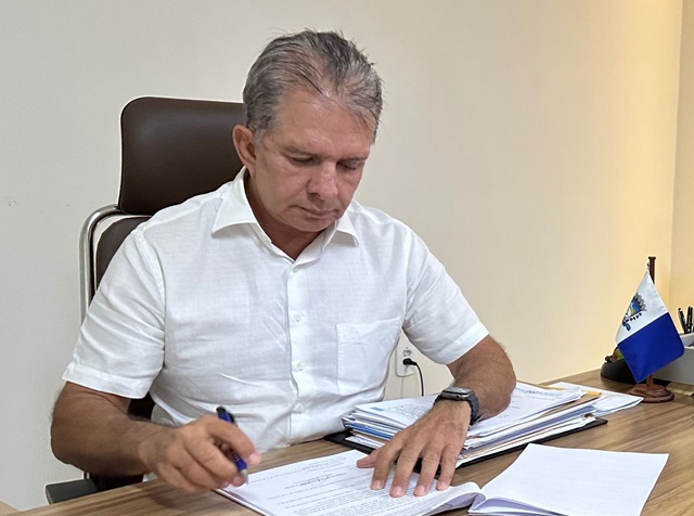 Prefeito de Patos sanciona Lei para aprimorar estrutura organizacional, melhorar serviços e preservar direitos dos servidores